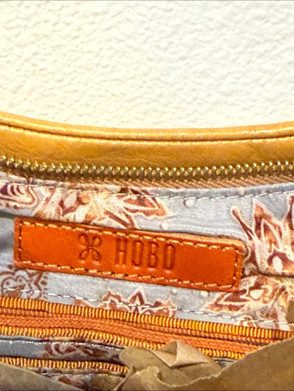 Leather Hobo Convertible CrossbodyBag in Caramel Brown - Picture 2 of 12